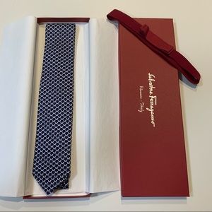 NWOT Salvatore Ferragamo silk tie